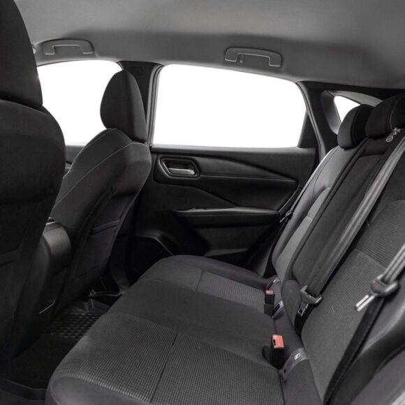 010_182281505 580x580