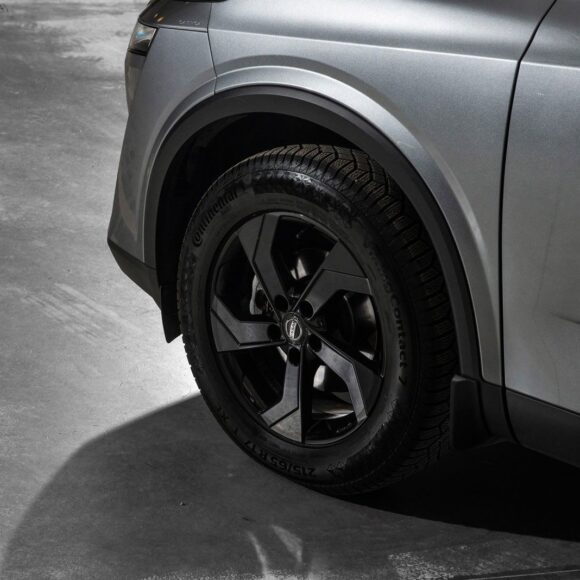 010_407568279 580x580