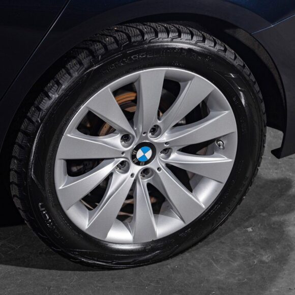 757_187907384 1 580x580