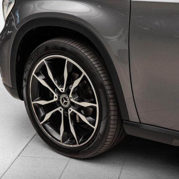 795_107520203 1 1 580x580